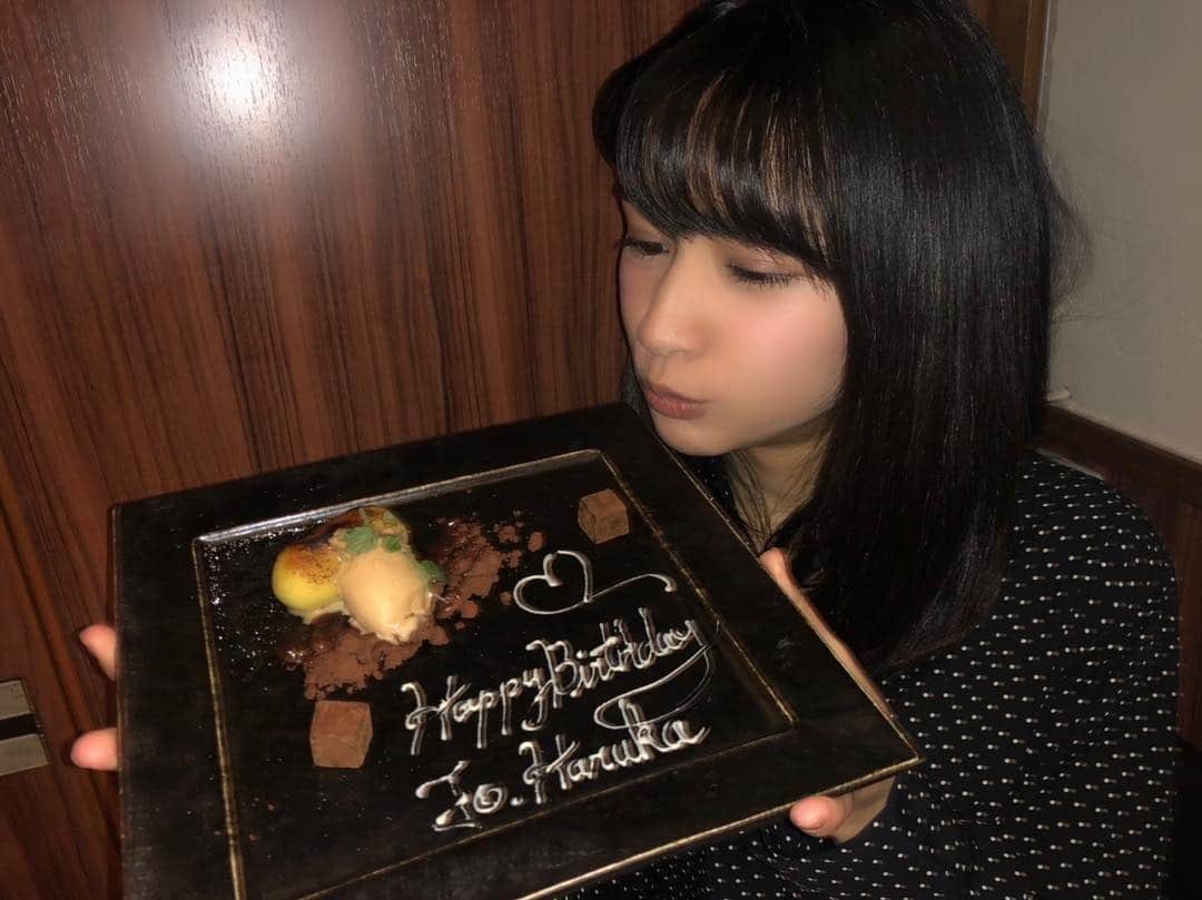 小泉遥さんのインスタグラム写真 - (小泉遥Instagram)「. この前1ヶ月ごしに 誕生日お祝いしてもらえた🤗💓 何年経っても誕生日 お祝いしてもらえるのは嬉しいですねっ」2月14日 17時34分 - koiharu_official