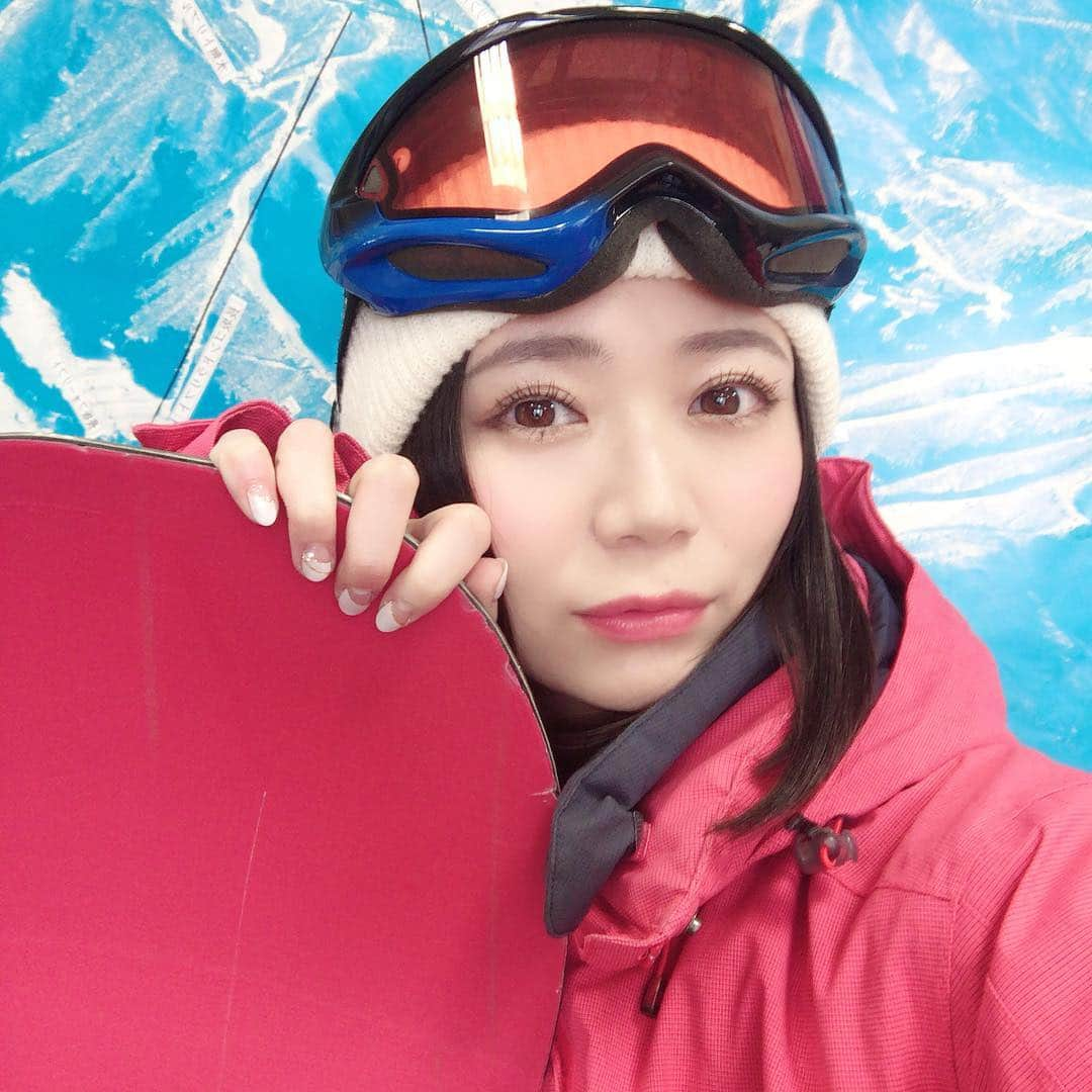 緑川静香さんのインスタグラム写真 - (緑川静香Instagram)「久々のスノボ楽しかった☺️🏂❤️ #ski #snowboarding #snowboard #onsen #nozawaonsen  #slopes #selfie #selca #셀카 #셀피 #nack5 #野沢温泉スキー場 #スノボ #スノボ女子  #たくさん載せてみる  #2年ぶりのボード でした #体は覚えてるもんだね  #最高に楽しかった #雪質めちゃよくて #ここは最高滑走距離10km #ひたすら滑ってたから明日の筋肉痛が怖いです笑 #半年間毎週スキー場行ってた時が懐かしい #マジカルスノーランド ね #当時はパークとかバンバンいってたけどさすがに無理でした 笑 #前日の温泉も気持ちよかった #熱かったけど また入りたい #しかし楽しかったぁ #あ、ちなみにプライベートではなく仕事です笑 #レポート聴いてくれた皆さん #ありがとうございましーたん」2月14日 17時43分 - midorikawa_shizuka