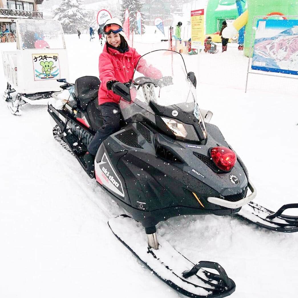 緑川静香さんのインスタグラム写真 - (緑川静香Instagram)「久々のスノボ楽しかった☺️🏂❤️ #ski #snowboarding #snowboard #onsen #nozawaonsen  #slopes #selfie #selca #셀카 #셀피 #nack5 #野沢温泉スキー場 #スノボ #スノボ女子  #たくさん載せてみる  #2年ぶりのボード でした #体は覚えてるもんだね  #最高に楽しかった #雪質めちゃよくて #ここは最高滑走距離10km #ひたすら滑ってたから明日の筋肉痛が怖いです笑 #半年間毎週スキー場行ってた時が懐かしい #マジカルスノーランド ね #当時はパークとかバンバンいってたけどさすがに無理でした 笑 #前日の温泉も気持ちよかった #熱かったけど また入りたい #しかし楽しかったぁ #あ、ちなみにプライベートではなく仕事です笑 #レポート聴いてくれた皆さん #ありがとうございましーたん」2月14日 17時43分 - midorikawa_shizuka