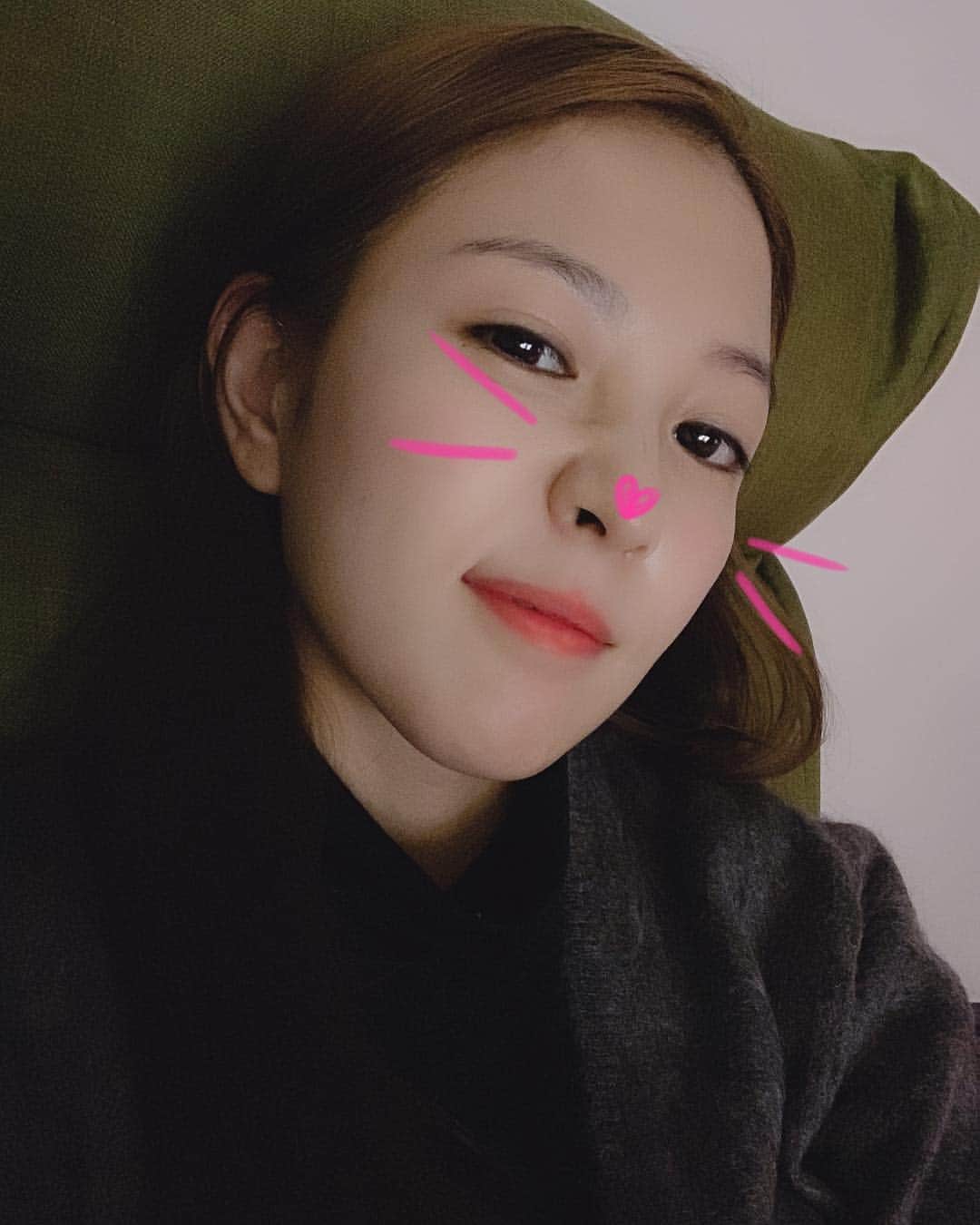 BoAのインスタグラム：「자꾸.. 셀고셀고하는데... 자꾸 그럼.... 쳇~ 하트나 받아~ 😝😝😝😝」