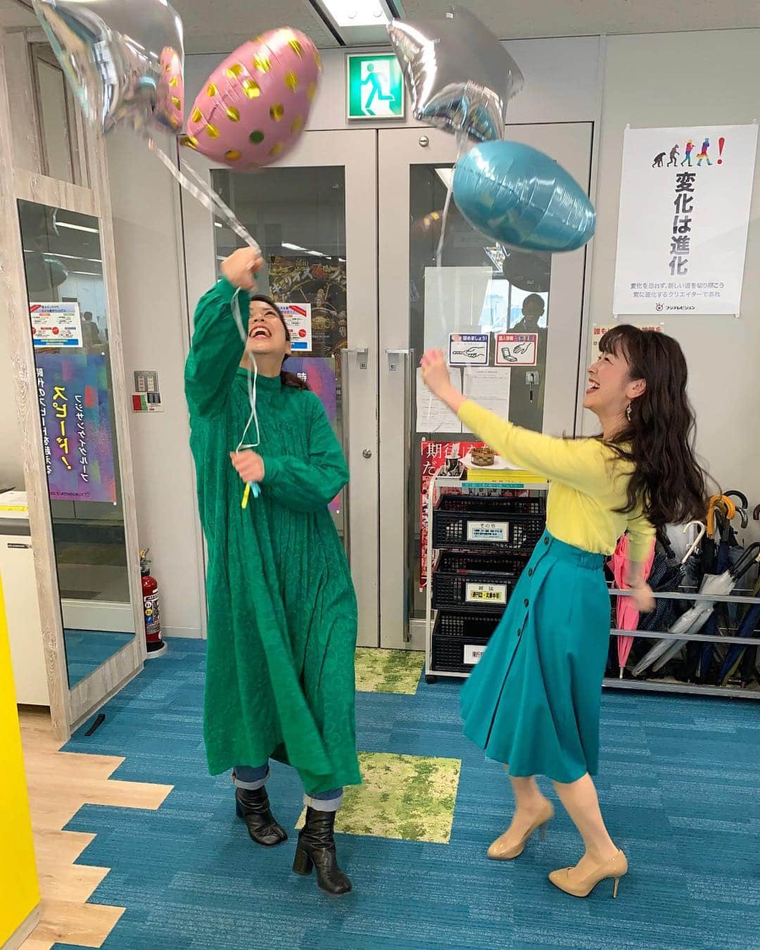 三上真奈さんのインスタグラム写真 - (三上真奈Instagram)「* Happy Valentine's Day! 💛 アナウンス室は今日も平和です🎈🎈」2月14日 20時34分 - mana.mikami47