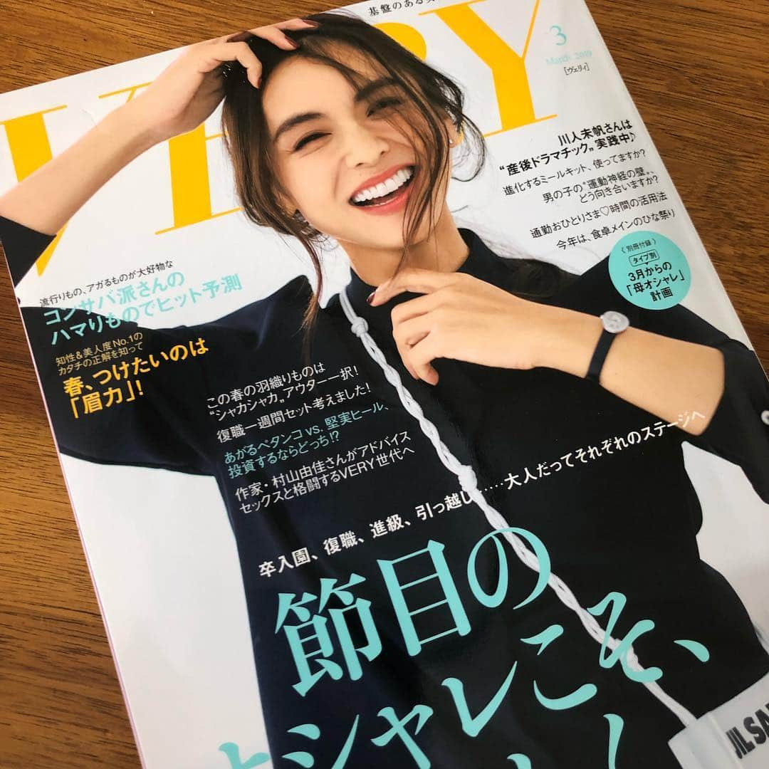 大桑マイミさんのインスタグラム写真 - (大桑マイミInstagram)「昨日の撮影とーーっても寒かった〜けど 楽しかった♪ ＊＊ VERY3月号発売中  気になるアイテム満載です。 物欲、おしゃれ欲が掻き立てられる〜 あー 早く薄着になりたい。 \(//∇//)\ #VERY #fashon #楽しまなきゃ」2月14日 20時50分 - maimiokuwa