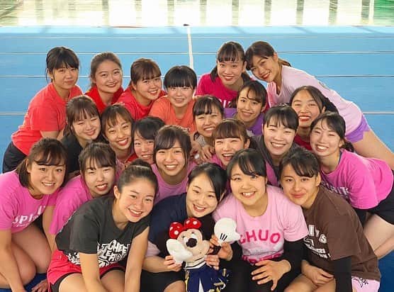 中央大学応援団チアリーディング部SPIRITSのインスタグラム：「Happy Valentine 💗😆🍫 今日はバレンタインコーデで練習しました✨  春の応援団三部合宿まで残り1週間となりました！ 新2.3年生は合宿最終日に行う総仕上げの為に日々練習に取り組んでいます💪 春の応援や、チアリーディングの大会にて成長した姿をお見せできるようがんばっていきたいと思います😆✨✨・ ・  #中央大学 #CHUO #chuouniversity  #チアリーディング #チア #cheer #cheerleading #中央大学応援団 #SPIRITS #応援団  #バレンタイン #Valentine #happyvalentine」