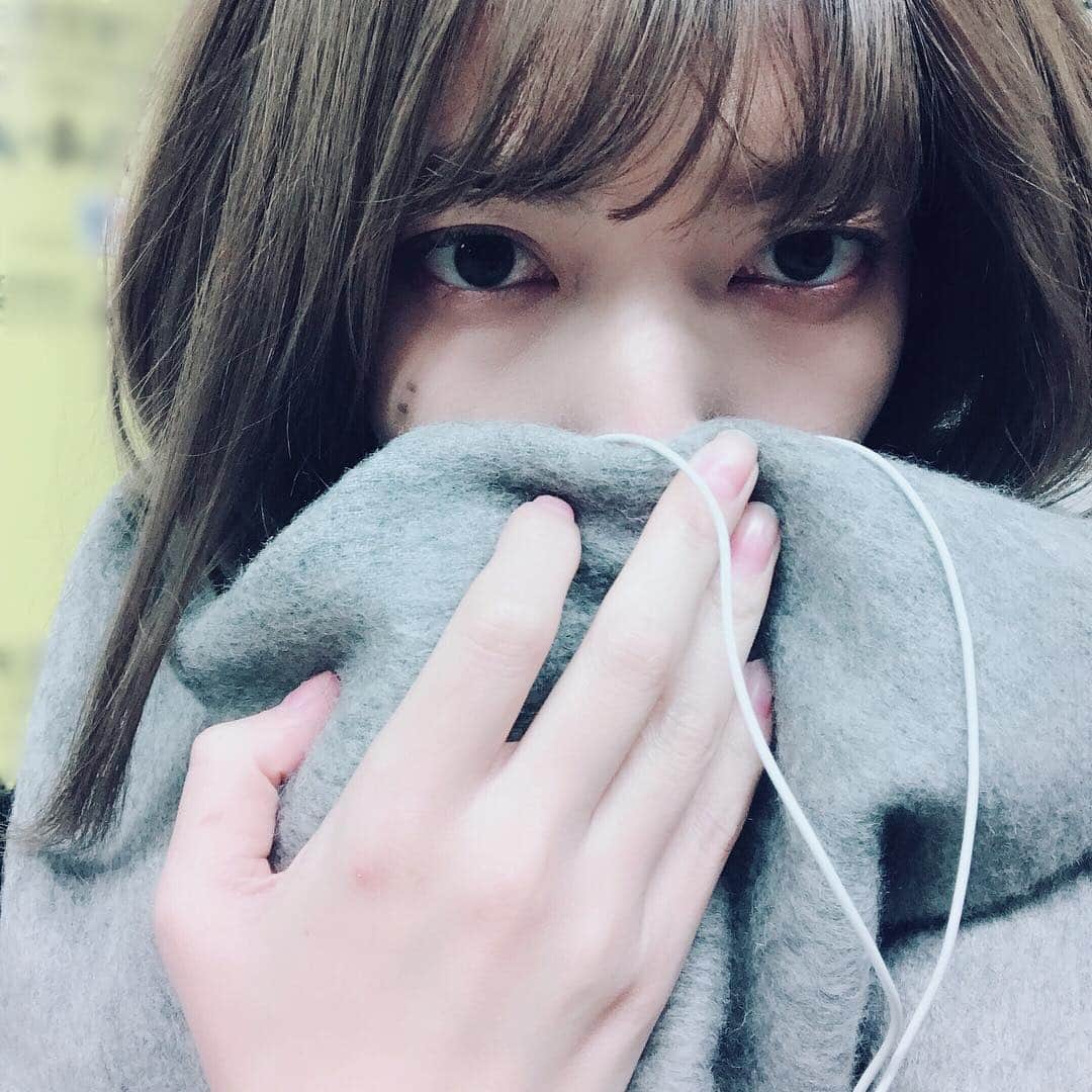 山本朋子のインスタグラム：「春まだですかね？」