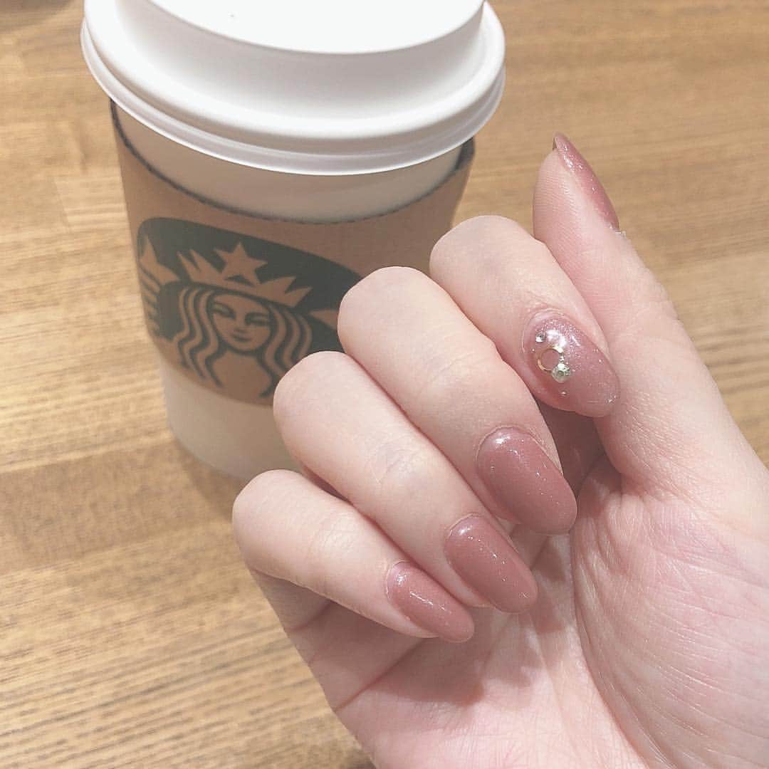 冨吉明日香のインスタグラム：「. new nail 💅❤︎ pink brownで大人っぽく してもらいました☺︎ . . 皆さんステキなバレンタインに なりましたか☺︎？きかせて〜」