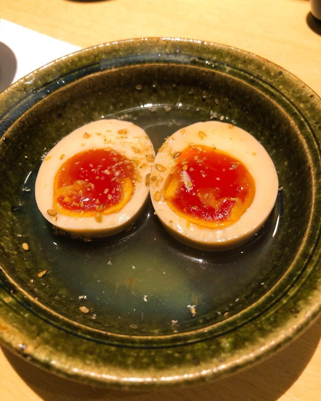 福井柑奈さんのインスタグラム写真 - (福井柑奈Instagram)「【大阪 東心斎橋 由堂】 . おでん屋さーん🍢！ なのだけどお魚も美味しい💗 .  いろんな種類のおでんがあってすごかった🤭 全種類たべたひ😋💓 美味しかったです(*^^*) .  #大阪 #心斎橋 #東心斎橋 #由堂 #よしたか #おでん #割烹 #大阪グルメ #食べスタグラム #❤️ #刺身盛り合わせ #のどぐろ #日宝ニューグランドビル #半熟玉子 #はまぐり #穴子とごぼう #大根 #島らっきょう #牛すじ」2月14日 22時10分 - kanna_fukui