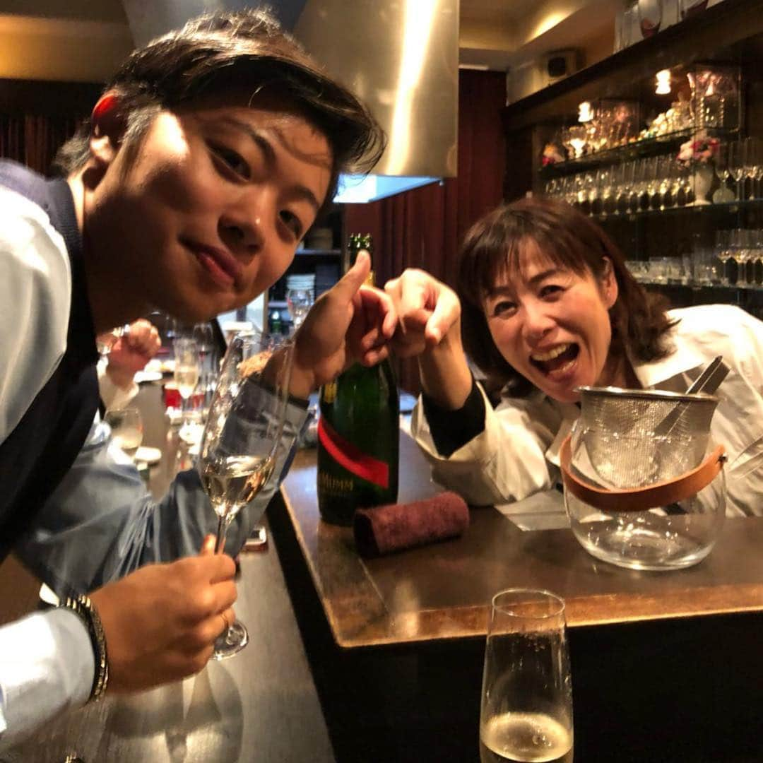 モモコさんのインスタグラム写真 - (モモコInstagram)「せちとエミズキッチンで、待ち合わせて、一杯だけ呑んで帰りましたぁ！ . #次男二十歳 #エミズキッチン #お酒」2月14日 22時33分 - highheel_momoko