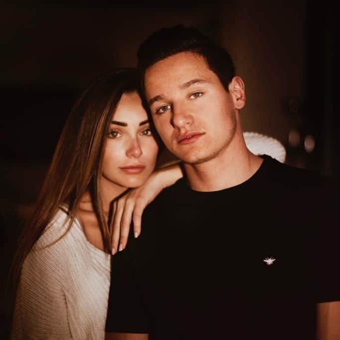 フロリアン・トヴァンのインスタグラム：「Joyeuse Saint Valentin à ma Femme que J’aime @charlottepirroni ❤️」