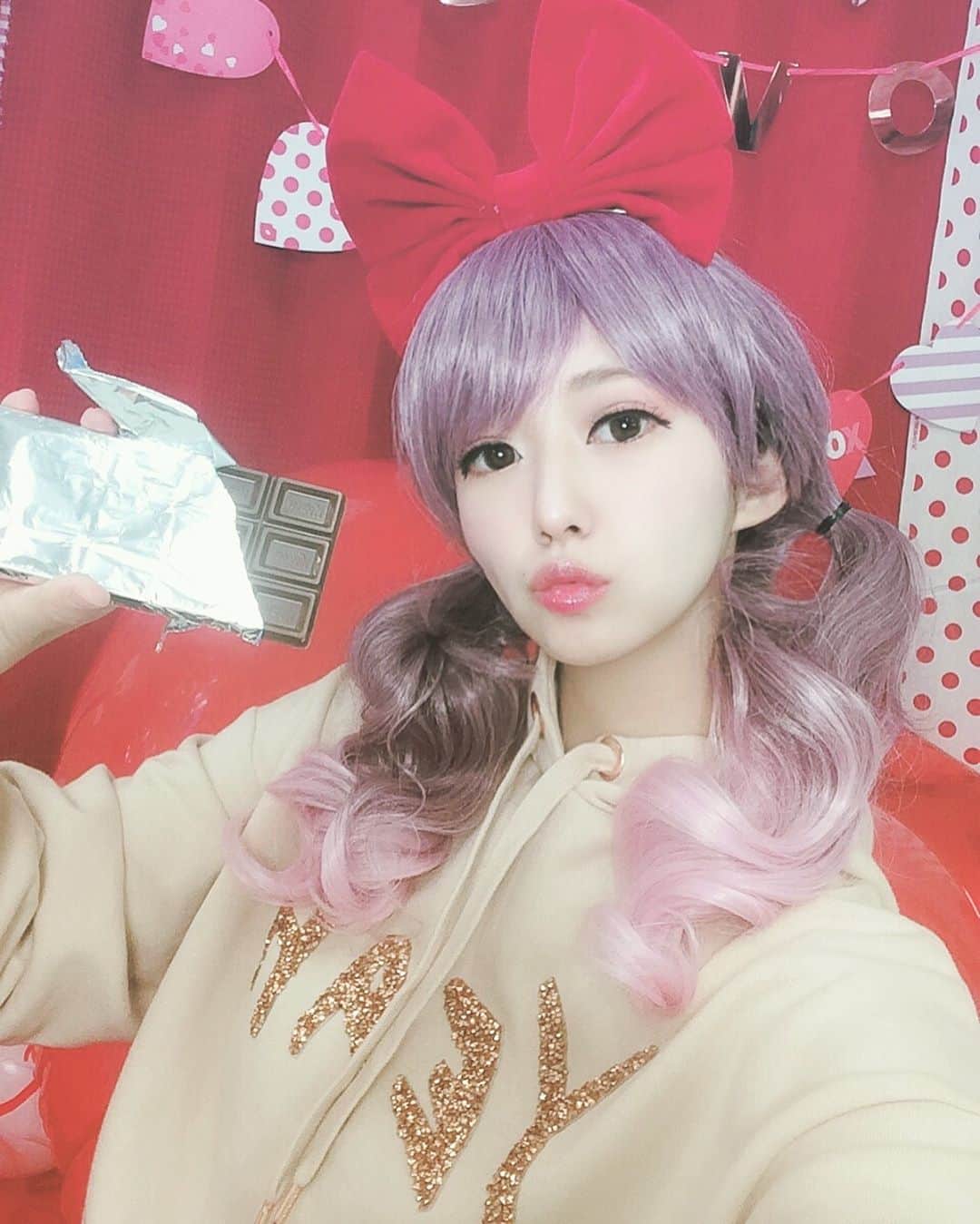 澤田百合亜さんのインスタグラム写真 - (澤田百合亜Instagram)「You're eating chocolate?  #japanese #valentineday #valentine #japan #japanesegirl #cosplaygirl #cosplay #cosplayer #コスプレ #コスプレイヤー #オリジナル #バレンタイン #valentineday」2月15日 0時03分 - yuria1991