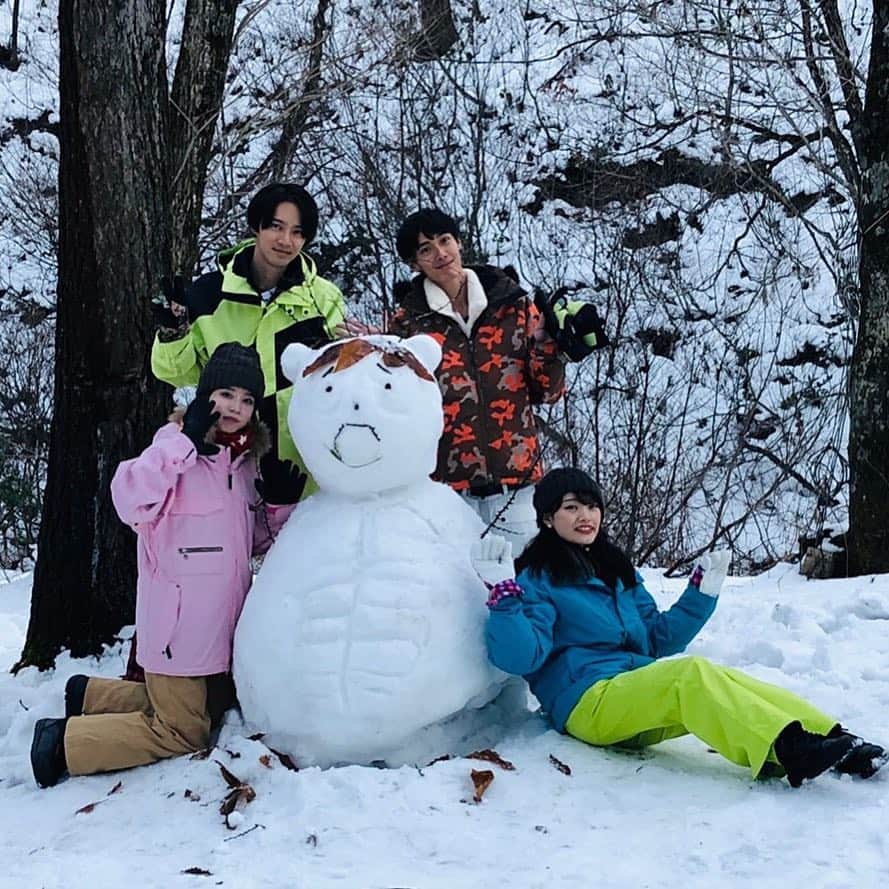 フジテレビ「恋神アプリ」のインスタグラム：「恋神アプリ 新バージョン配信決定❗️今度は4人の男女👫舞台は白銀❄️の長野・栂池高原スキー場⛄️ 22日0時からFODで配信します❤️ M Cはー💃  #恋神アプリ #宮本茉由 #ほのか #中山雄喜 #三田尚人 #小菅怜衣  #青科まき #長野 #栂池高原スキー場  #リゾートホテル栂池 #白銀  #雪だるま #fod #冬コーデ  #冬が好き」