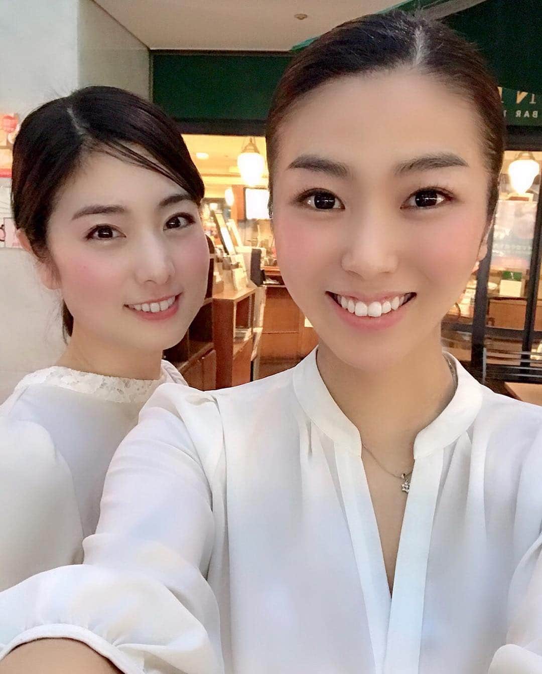 逢月あかりさんのインスタグラム写真 - (逢月あかりInstagram)「さゆりんとお茶☕️ 久しぶりに会えたー💕  いつも明るくて前向きで、面白い🤣 楽しいひと時🎵 #田中沙百合 #misssake#2016 #cafe#onepiece psc312-0054  @joint_space @primascherrer #primascherrer ...