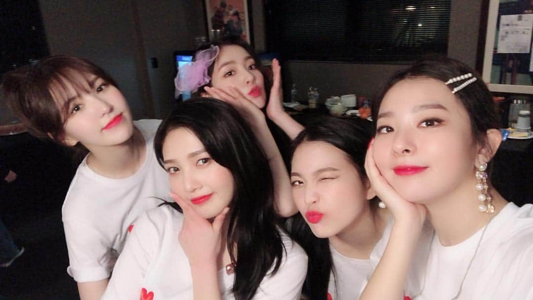 Red Velvetさんのインスタグラム写真 - (Red VelvetInstagram)「즐거웠던 마이애미~~ 잊지 못할거에요❤️❤️#redvelvet#redmare#miami#👍」2月15日 0時57分 - redvelvet.smtown