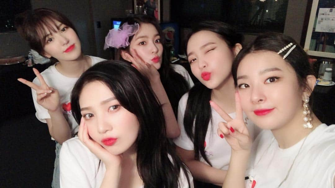 Red Velvetさんのインスタグラム写真 - (Red VelvetInstagram)「즐거웠던 마이애미~~ 잊지 못할거에요❤️❤️#redvelvet#redmare#miami#👍」2月15日 0時57分 - redvelvet.smtown