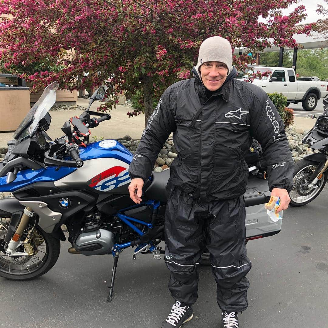 テイラー・キニーさんのインスタグラム写真 - (テイラー・キニーInstagram)「Big thanks to @bmwmotorrad #bmwmotorrad #makelifearide From Los Angeles to San Francisco, Redwood Forest to Portland, Idaho to Vegas and back. My good friend @mrdogcoop had the most epic trip on these bikes. I remember reading about Ewan McGregor and his good friend Charlie’s trip from Scotland to South Africa on these bikes in the book ‘Long Way Down’. Always wanted the opportunity to take on a trip like theirs. We may not have covered as many miles but the memories on the road will last a lifetime. Safe travels and ride safe, cheers! @quitthecrew」2月15日 3時19分 - taylorkinney111