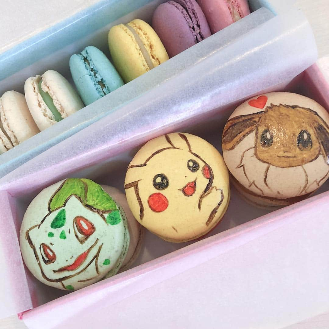 みのりんのインスタグラム：「Easy Pokémon macaroons!!! New video up on my channel<3 Wow it’s been awhile since I uploaded something.  ポケモンのマカロンの作り方動画アップしました！！すごく久しぶりにインスタ投稿！！ #pokemon #valentine #valentinesday #macarons #diy #drawings #youtube #howto #cute #anime #instagood #yummy #japan」