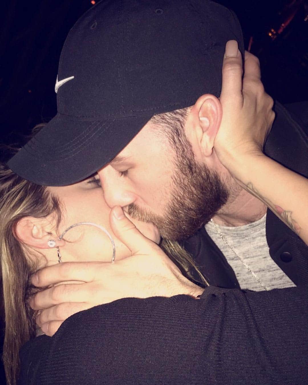 ティーガン・プレスリーさんのインスタグラム写真 - (ティーガン・プレスリーInstagram)「Happy Valentines Day my love.  I can’t wait for you to get off of work so we can celebrate.  I’m still just as madly in love with you. Especially, when you can break away from your work phone...🤣 (Sorry had to throw that one in there💁🏼‍♀️) But I love you more, most, always, forever and ever 💋💍❤️ @43_oak 💋💍❤️ #teaganpresley wifey #hubby #valentinesday #married #inlove #vday #love #valentines」2月15日 7時50分 - msteagan