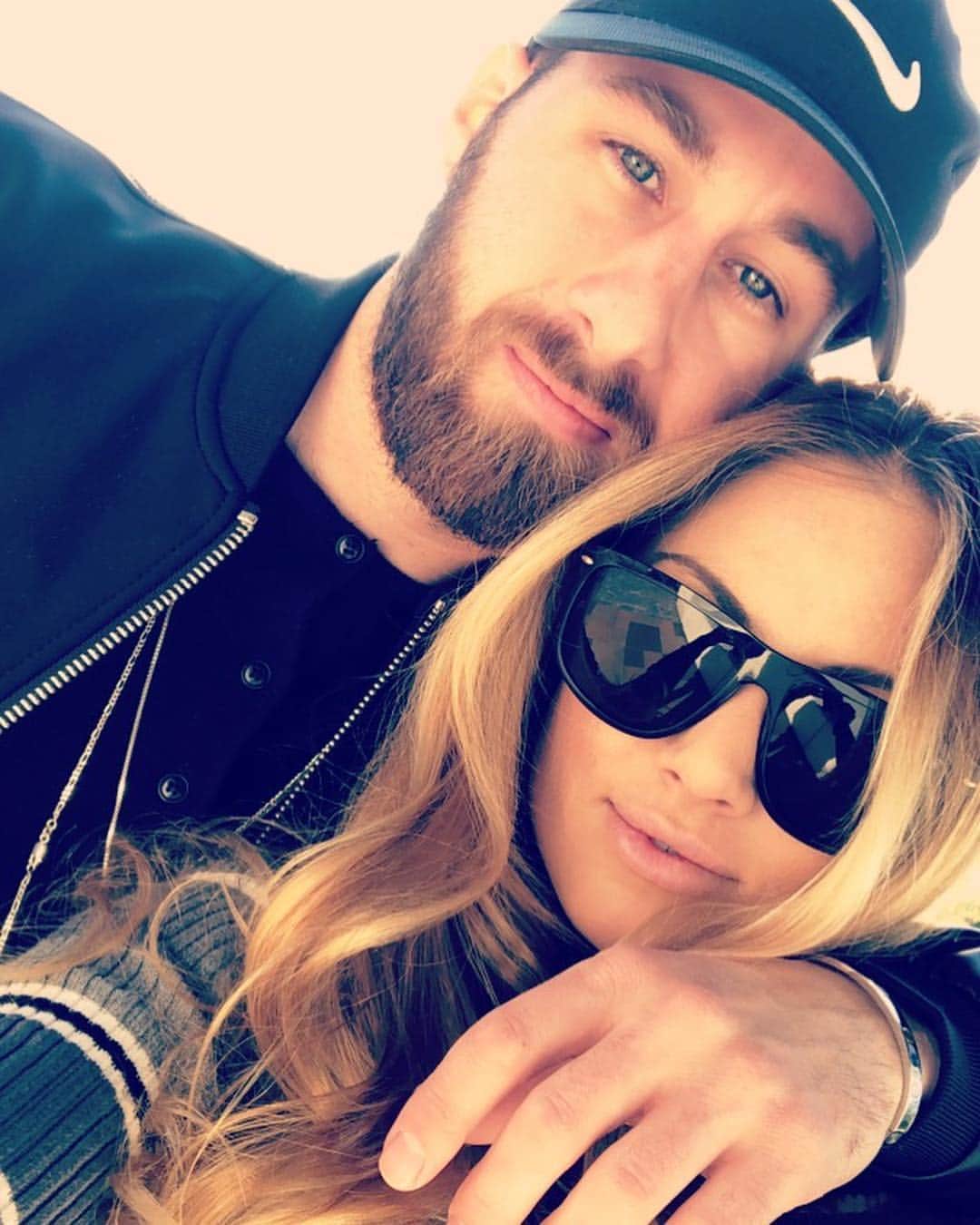 ティーガン・プレスリーのインスタグラム：「Happy Valentines Day my love.  I can’t wait for you to get off of work so we can celebrate.  I’m still just as madly in love with you. Especially, when you can break away from your work phone...🤣 (Sorry had to throw that one in there💁🏼‍♀️) But I love you more, most, always, forever and ever 💋💍❤️ @43_oak 💋💍❤️ #teaganpresley wifey #hubby #valentinesday #married #inlove #vday #love #valentines」
