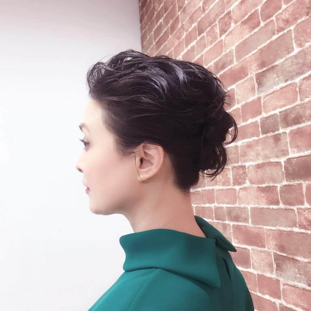 国生さゆりさんのインスタグラム写真 - (国生さゆりInstagram)「おはようございます😃かわかっこいい🙆‍♀️メイク、ヘアアレンジにして頂きました💙#髪型アレンジ #メイク #国生さゆり」2月15日 7時54分 - sayurikokusho