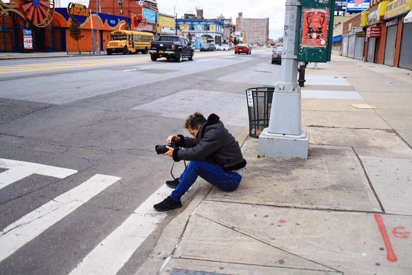 市原隼人さんのインスタグラム写真 - (市原隼人Instagram)「Canonの新製品EOS RPと共に写真家としてNewyorkへ訪れていました。新たな1人の写真愛好家として、1秒も無駄にせず泥臭く、もがく居場所を下さりました。何があっても目の前の事実が全てであり、撮り手は刹那にある感情、形、空間、物語を“撮らせてもらえる”立場ながら“撮らされる事”なく“撮りに行く”アーティストだと思っております。NYで皆様への写真のお土産を大量に持って帰りました！写真はご覧頂いた瞬間からみて下さった方のものです。これから僕の本格的な写真家としての人生が始まりました。 どうぞ宜しくお願い致します。 ※『途〜市原隼人のマイルストーン〜』としてCANONのページより自分の写真を楽しんで頂けます。 プロフィールの欄にある“VOICE”ではNYでの自分の映像を見る事が出来ます。 ※また、立木義浩さんとの写真展も開催する事となりました。3月の頭にはトークショーもあります。 #市原隼人 #写真家 #canon #eos #rp #eosrp」2月15日 12時17分 - hayato_ichihara