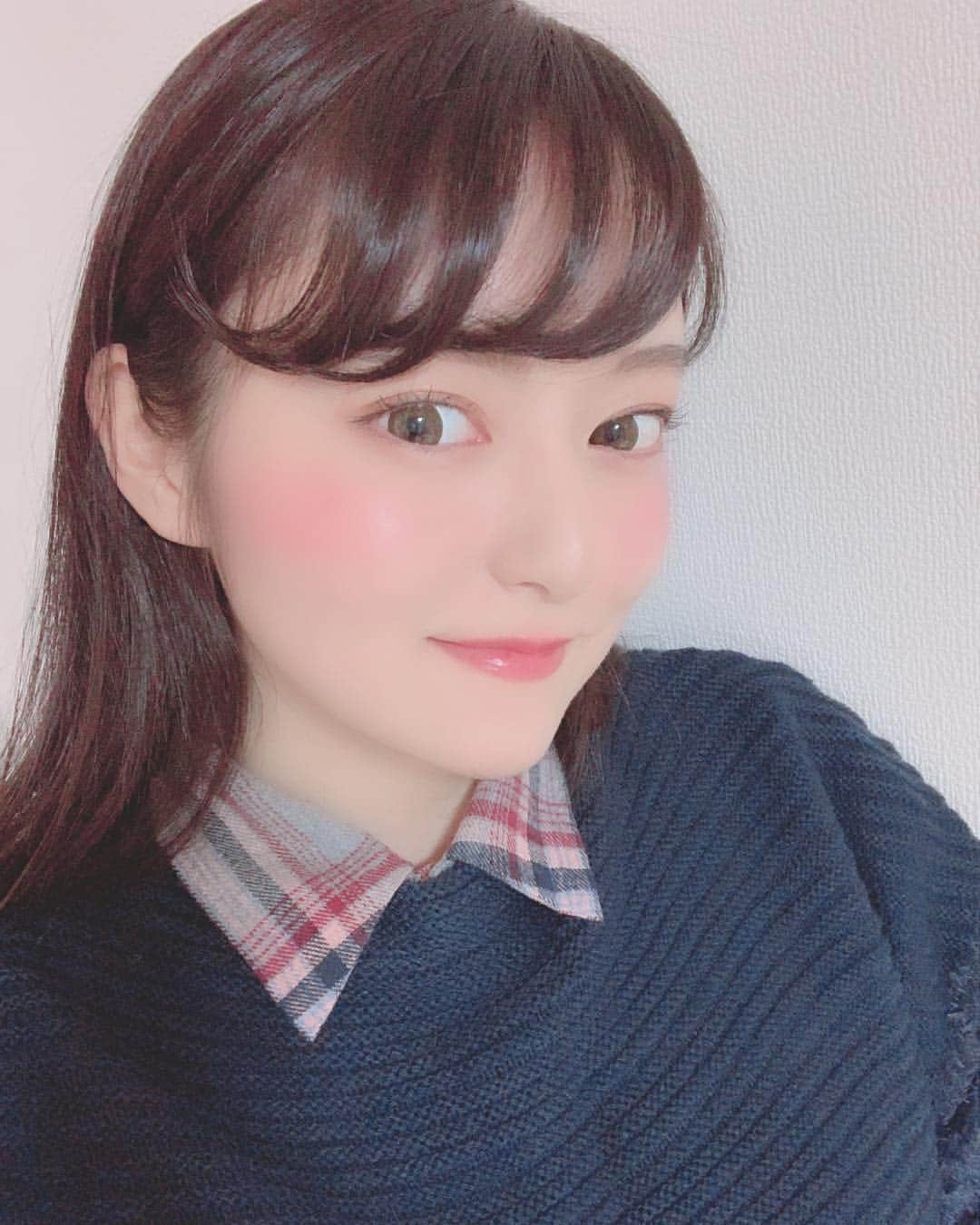 喜多川あゆのインスタグラム：「最近襟付きシャツにハマり出してる🙈 なんか可愛くてニットとかに合わせられる襟付きシャツor逆に襟に合うニットが欲しい〜❣️ #襟付きシャツ #ニット #コーデ」