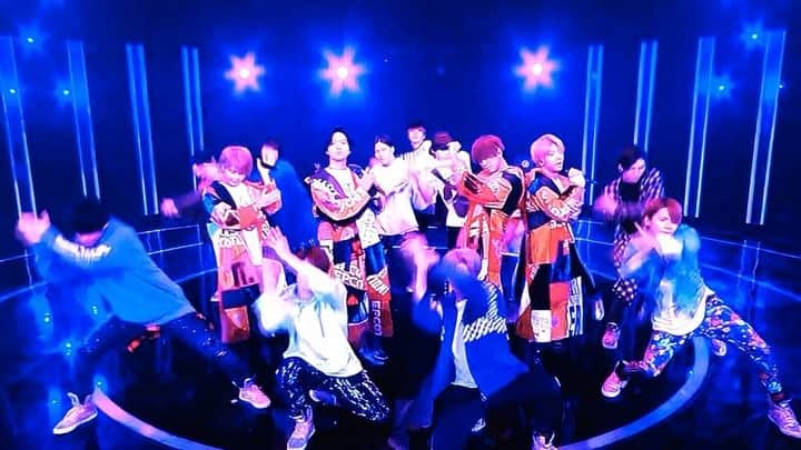 のインスタグラム：「BLACK HOLE♥️ . なんだかんだこの曲は2018年のライブでずっとセトリに入ってたな。 . それくらい盛り上がるし、かっこいいし、NEWSの良さが詰まった一曲☺️ . 少プレではサングラス🕶なしの増田さん☺️ それはそれでまたよき♥️ #増田貴久」