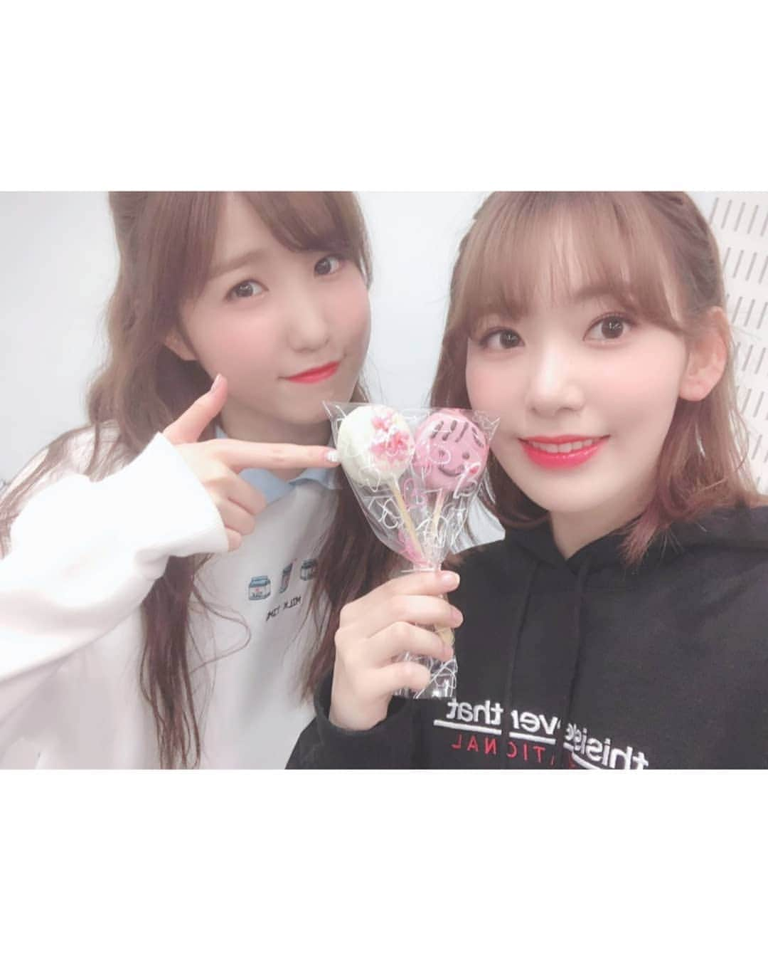 IZ*ONEさんのインスタグラム写真 - (IZ*ONEInstagram)「아이즈원과✌ 함께하는😋 우당탕탕💫 발렌타인데이🍫🍭 ⠀⠀⠀⠀⠀⠀⠀⠀⠀⠀⠀⠀⠀⠀⠀⠀⠀ 동생즈의 사랑 언니즈에게 완벽히 도착했습니다💞 ⠀⠀⠀⠀⠀⠀⠀⠀⠀⠀⠀⠀⠀⠀⠀⠀⠀ #HappyValentineDay #IZONE #아이즈원 #アイズワン」2月15日 22時02分 - official_izone