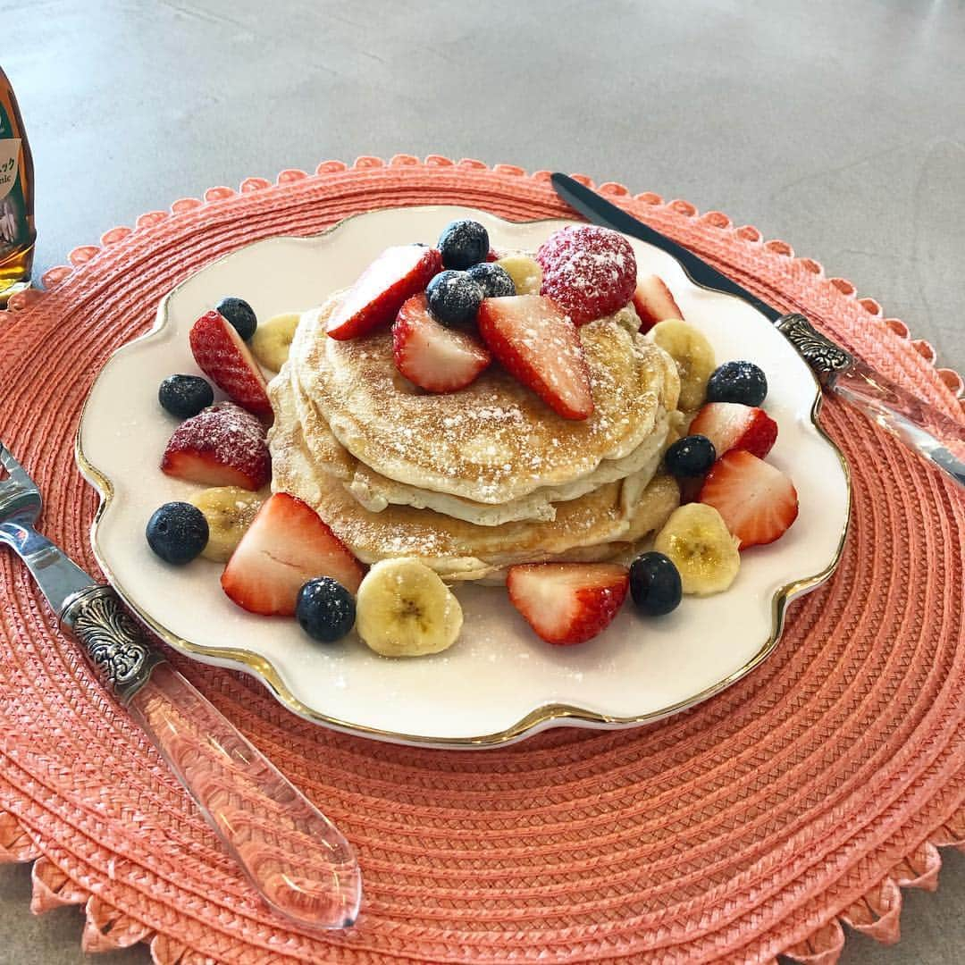 三井智雅さんのインスタグラム写真 - (三井智雅Instagram)「パンケーキ作った🍓🥞💗🤤💗 グルテンフリー.ヴィーガン💓💓💓 お家に苺いっぱいあって幸せ🤤❤️ . #パンケーキ #グルテンフリー #ヴィーガン #何気に初めて作った #🍓」2月15日 22時54分 - mitsui_chika