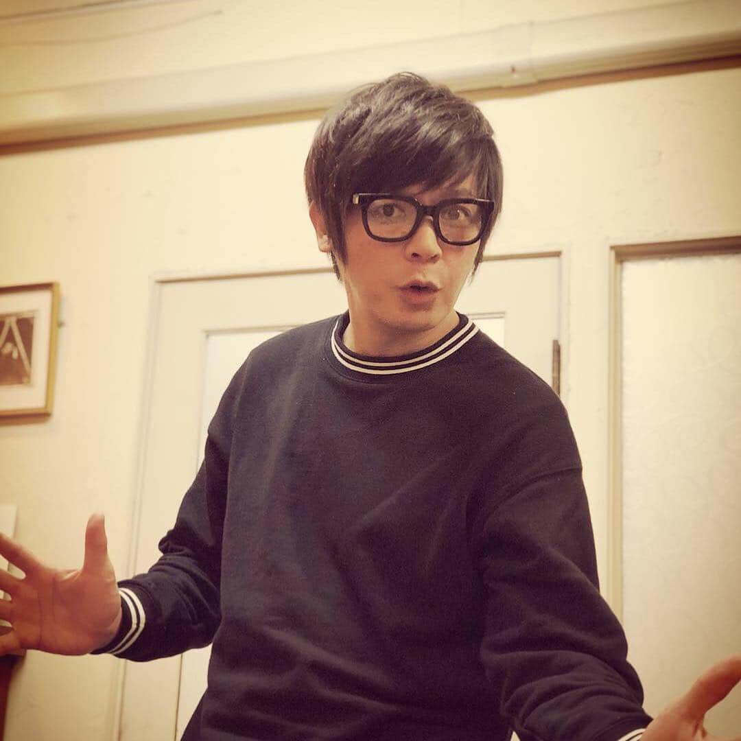 森本英樹さんのインスタグラム写真 - (森本英樹Instagram)「散髪したけど、誰も気付かないよね。 ま、気付いても言わないか。 会った次の日に散髪してたら言うか。 どうでもええか。」2月15日 23時11分 - nibugomorimoto