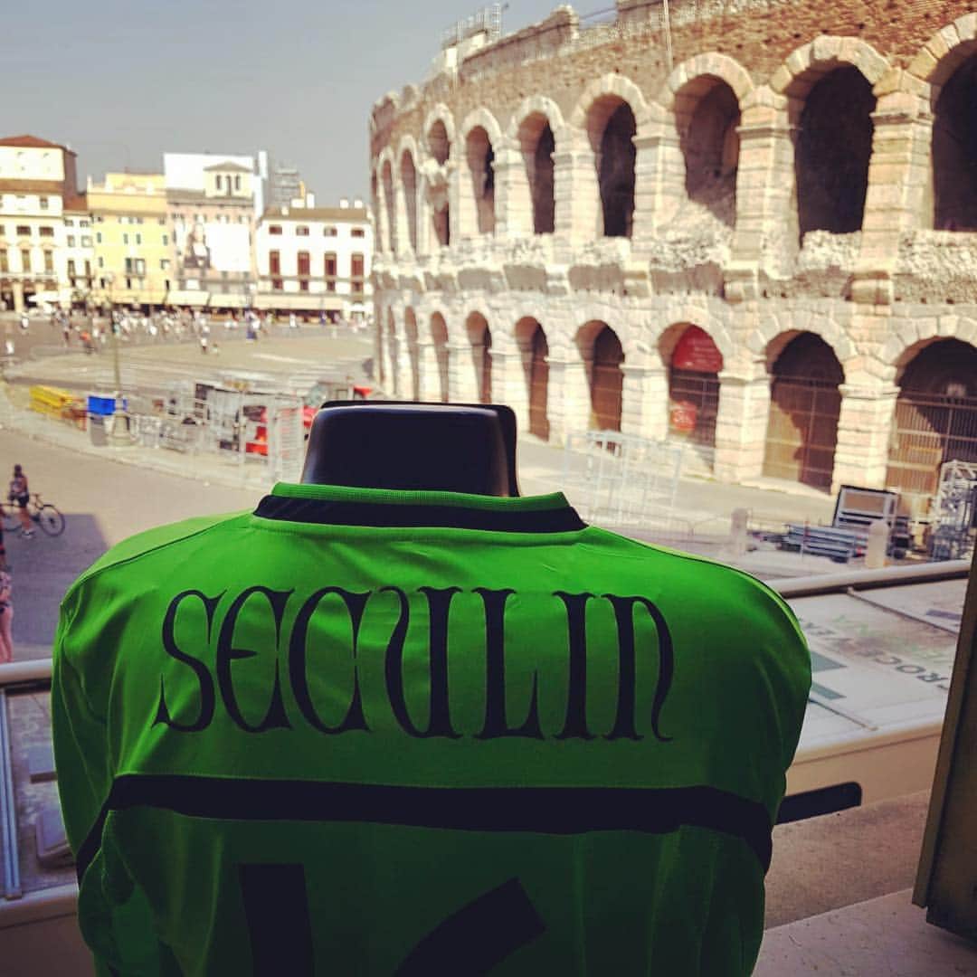 アンドレア・セクリンのインスタグラム：「Guardando l’arena 🔝🔝」