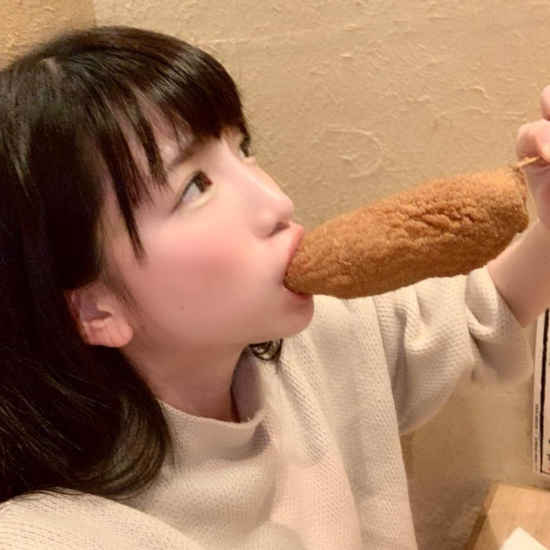 もえのあずきさんのインスタグラム写真 - (もえのあずきInstagram)「ジャイアント白田さんの串カツ「しろたや」さん💓 美味しいし、ジャイアントサイズの串カツあって楽しいし、白田さんにも会えるしつい行っちゃう💓 いつも繁盛してて忙しいから宣伝いらんで〜って言われるけど勝手に宣伝☺️💕笑 ジャイアントなすびがお気に入り🤤 #しろたや#串カツしろたや #ジャイアント白田#大食い#大食い王決定戦」2月15日 14時33分 - moeazukitty