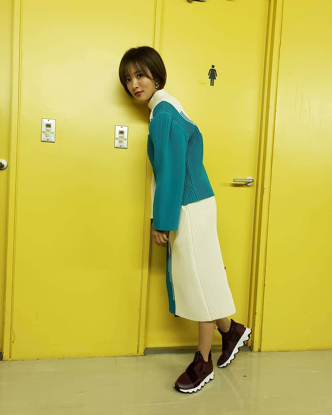 夏菜さんのインスタグラム写真 - (夏菜Instagram)「... tops&skirt:@eauseenon_official shoes:@sorel_jp stylist:@erica_mimura」2月15日 16時00分 - natsuna_official