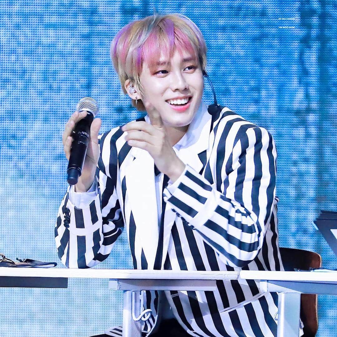 ジェイコブのインスタグラム：「← swipe to see 😃😄😆 ☆ 190126 The Boyz Fan-Con [The Castle] © Double Geminis #Jacob #TheBoyz #제이콥 #더보이즈」
