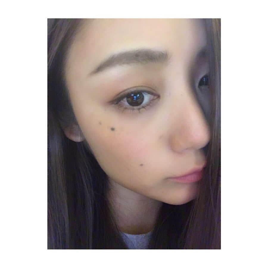 片山萌美さんのインスタグラム写真 - (片山萌美Instagram)「こちらがよく言われます私の凛々しい眉毛です。 ご確認ください。  #眉毛 #片山萌美」2月15日 23時40分 - moet_mi
