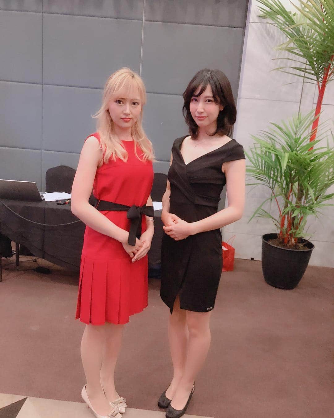 のインスタグラム：「グアム知事杯🌟表彰式♡ みんなドレスを着て普段見る感じと違って楽しい〜‼︎💓 #グアム知事杯#表彰式#ドレス#パーティー#面白い子みつけた♡#金髪かわいい😍」
