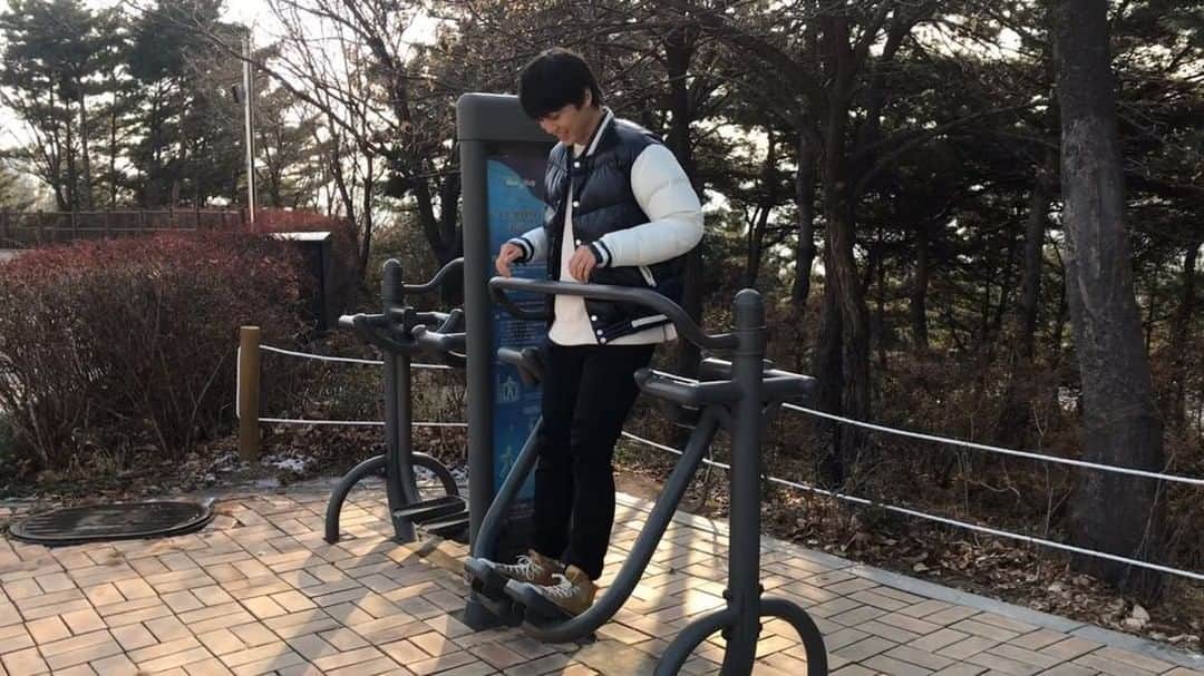 伊藤健太郎のインスタグラム：「はしゃぎすぎた伊藤健太郎が出演する『Kの旅人』（テレビ朝日）は、2/15(金)深夜24:15〜 . お楽しみに！！ . https://www.tv-asahi.co.jp/knotabibito/ . @aoao_tt_  #aoao  #伊藤健太郎  #Kの旅人  #コーヒーが冷めないうちに  #日本アカデミー賞  #オールナイトニッポン  #健太郎ANN0  #2月の渋谷最強説  #G健太郎  #春のめざめ  #KAAT  #神奈川芸術劇場  #JRSKISKI  #この雪には熱がある  #はるやま  #PSFA #ムビふぁぼ #惡の華」