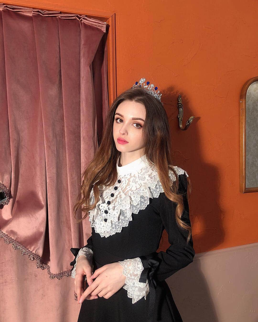 Elina 엘리나 (エリナ) さんのインスタグラム写真 - (Elina 엘리나 (エリナ) Instagram)「Black dress🖤 요즘은 이런 새로운 느낌의 옷들 입는게 너무 좋다」2月15日 21時02分 - elina_4_22