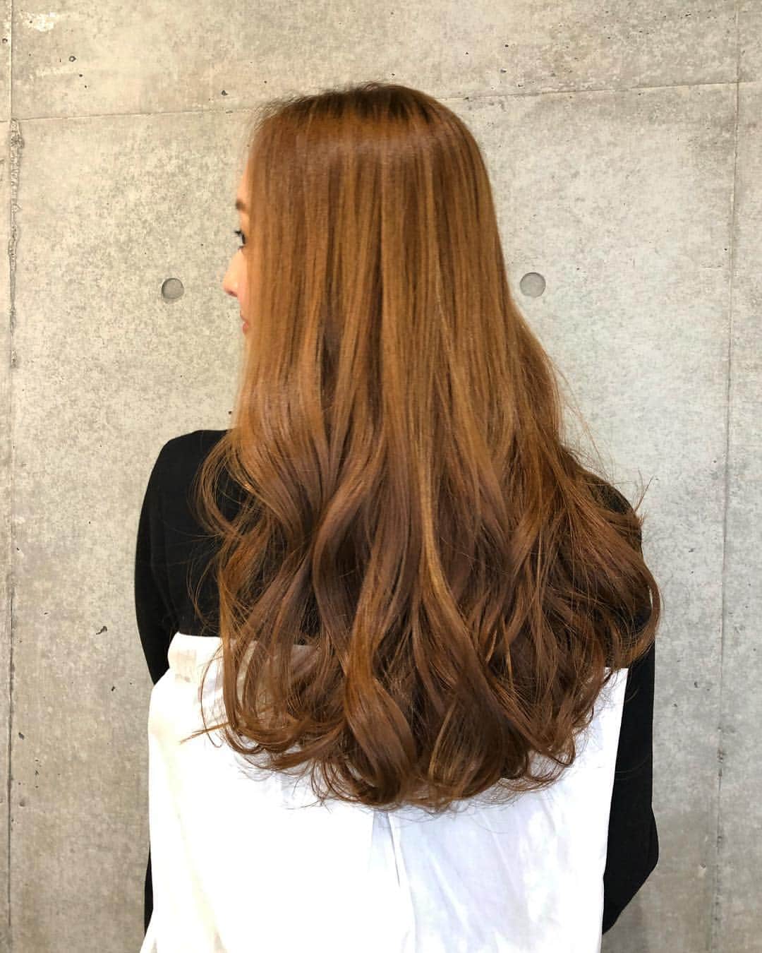三井智雅のインスタグラム：「@freera_takayasu 君のとこへ💁🏼‍♀️💇🏼‍♀️ freeraでカラーとトリートメント🌈❄️ 高安君に髪の毛やってもらって10年目😳 いつも本当にありがとうございます☺️⭐️ ・ #freera #tokyo #omotesando #haircolor #treatment」
