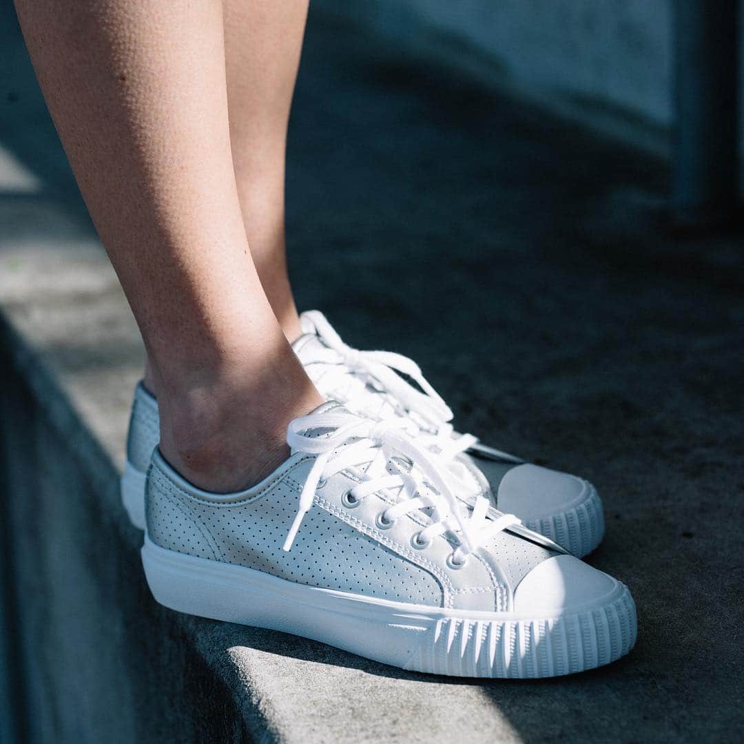 PFフライヤーズのインスタグラム：「SHEEN QUEEN | Low profile, high impact.」