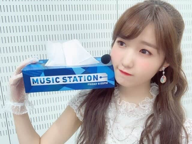 IZ*ONEさんのインスタグラム写真 - (IZ*ONEInstagram)「어제는 "MUSIC STATION"에 출연했습니다!! 계속 가고 싶었던 프로그램에 나올 수 있어 기뻤어요 😊💕 봐 주신 여러분 감사합니다! ⠀⠀⠀⠀⠀⠀⠀⠀⠀⠀⠀⠀⠀⠀⠀⠀⠀ 그리고 M스테 티슈도 받았습니다! 소중히 하겠습니다 ☺✨ ⠀⠀⠀⠀⠀⠀⠀⠀⠀⠀⠀⠀⠀⠀⠀⠀⠀ ⠀⠀⠀⠀⠀⠀⠀⠀⠀⠀⠀⠀⠀⠀⠀⠀⠀ 昨日は「MUSIC STATION」に 出演しました！！ ずっと憧れていた番組に出ることができて 嬉しかったです😊💕 見てくださった皆さんありがとう ございました！ ⠀⠀⠀⠀⠀⠀⠀⠀⠀⠀⠀⠀⠀⠀⠀⠀⠀ そしてMステティッシュも貰えました！ 大切にします☺️✨ ⠀⠀⠀⠀⠀⠀⠀⠀⠀⠀⠀⠀⠀⠀⠀⠀⠀ #히토미 #ひとみ #本田仁美 #IZONE #아이즈원 #アイズワン」2月16日 8時39分 - official_izone