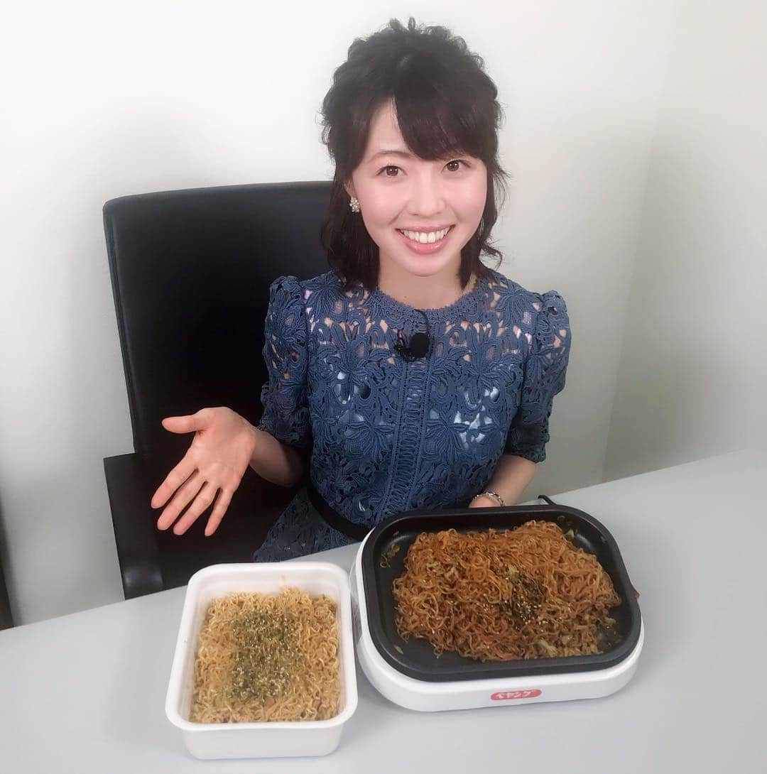 坂本奈津美のインスタグラム：「. 今週の 満足！トレンドナビでは、 おなじみのペヤングソース焼きそばをよりおいしく作れる、ペヤング専用のホットプレートがもうすぐ発売されるということで、開発した会社にお邪魔してきました。 実際に焼きペヤングメーカーで作って食べてみました😋  六本木の美容室の中にある😳こだわりのプリン屋さんもご紹介します🍮💕 BS-TBSにて、2月16日11時30分からです👀  #ペヤングソース焼きそば #焼きペヤングメーカー #おもしろ家電 #六本木 #美容室 #プリン #ヘアラウンジソレイユ #サンスマイル #トレンド #グルメ #満足トレンドナビ」