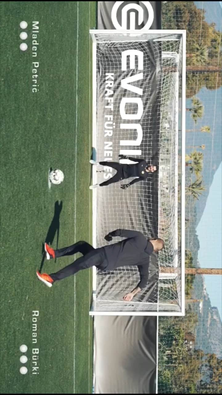ムラデン・ペトリッチのインスタグラム：「FACE 2 FACE with Roman Bürki. BVB Preseason January '19  Video by @nikolaus.von.hohenberg  #petricf2f #bvb」