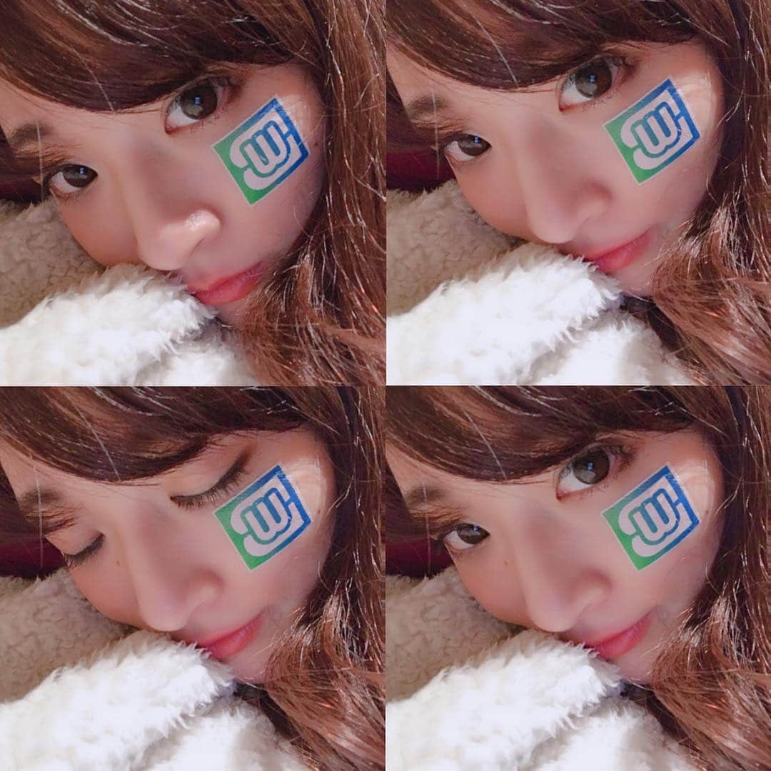 のインスタグラム：「#eQリーグ 終わって神田明神ホールから帰ってきて、お風呂入るまでずっとつけたままだった❤️ ブルーウィーズシール❤️ 顔にも手にも貼れる♪̊̈♪̆̈ 事前物販で貼ってあげるよん♪̊̈♪̆̈ おやすみ🌙」