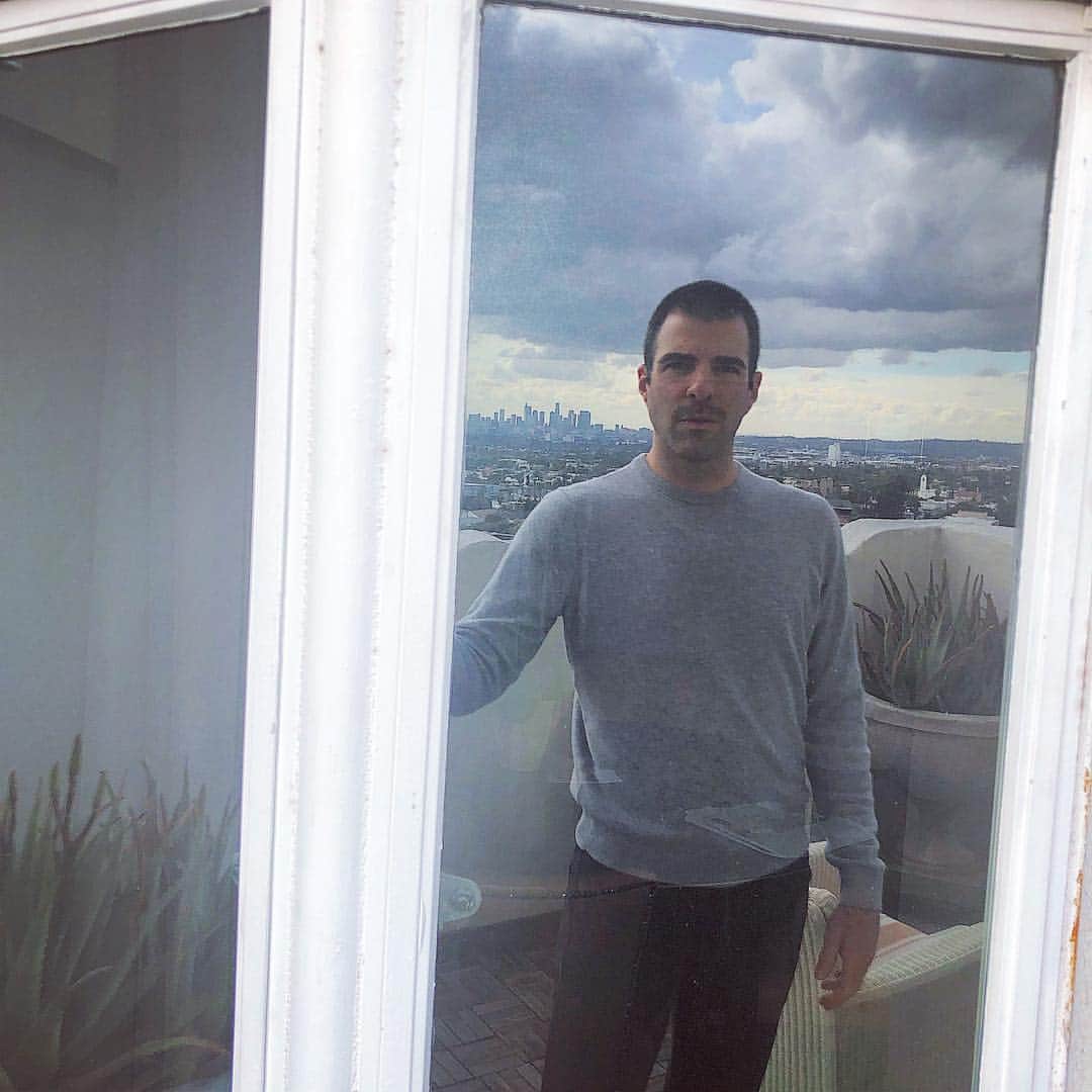 ザカリー・クイントのインスタグラム：「city daze.」
