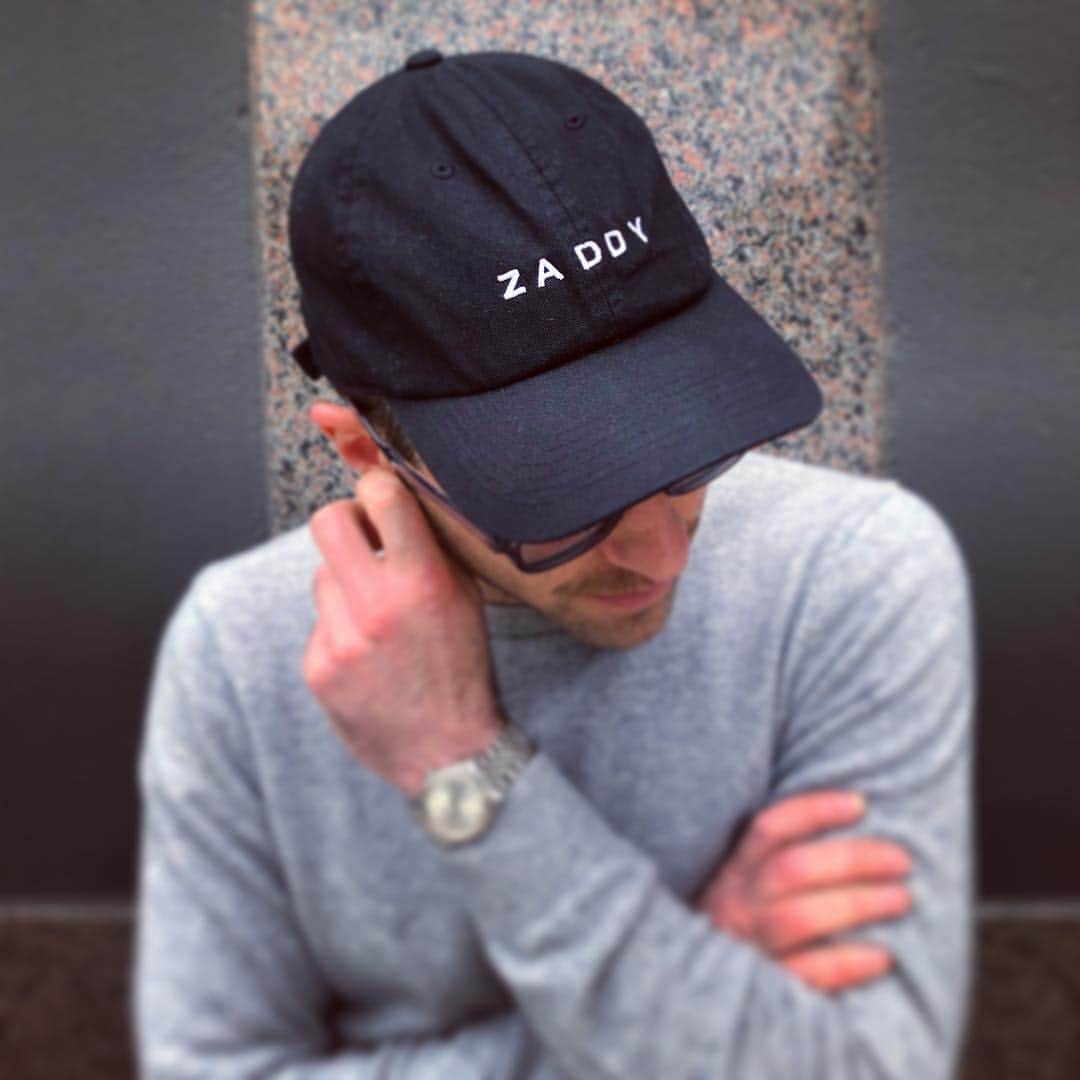 ザカリー・クイントのインスタグラム：「OHOHOHOK @joelmichaely4real this hat may just be the best present i’ve ever received ❤️👨🏻❤️」