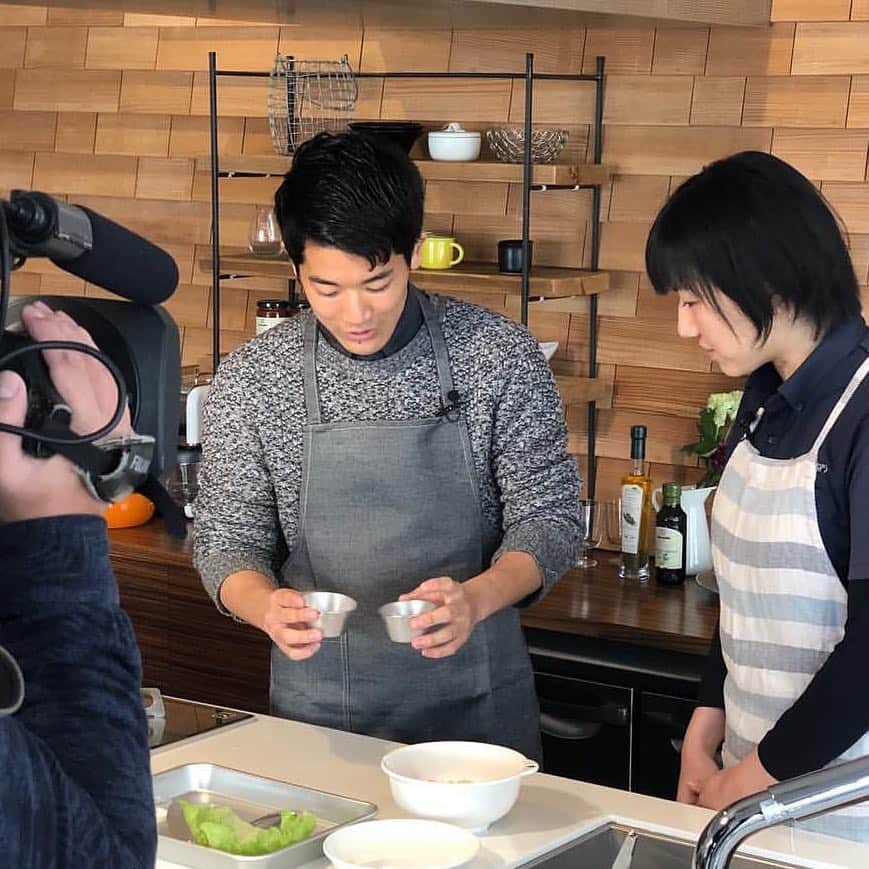 のインスタグラム：「おはようございます！ 今日の週刊1チャンネルでは、鹿児島マラソン2019まで2週間ということで、効果的な栄養補給についてと、走り方や調整方法について、それぞれお伝えします！ ぜひご覧ください🙇‍♂️ . #週刊1チャンネル #mbc #鹿児島マラソン #マラソン #料理 #kago食スポーツ #鹿児島」
