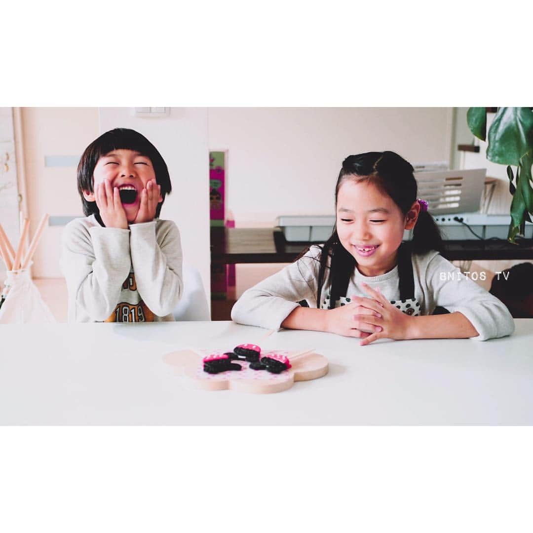 Bonitos TVのインスタグラム：「❤︎2019.2.16❤︎ ✴︎ ✴︎ 昨日postしたオレオミッキーを りんたんに渡したと 時の表情♡ ✴︎ ✴︎ 最近の悩み… ✴︎ ✴︎ ✴︎ 動画はyoutubeで公開してるよ♡ 是非見てねー☆ ʚ♡⃛ɞLᵒᵛᵉᵧₒᵤʚ♡⃛ɞ(ू•ᴗ•ू❁) （リンクはプロフィールに貼ってるよ★） ✴︎ ✴︎ #ig_kids #instababy #littleandbrave #instakids #ig_love_baby  #instagram_kids #pixel_kids  #cute #cute_ig_kids #cutekidsclub  #cutebabyandkid #kidsfashionbook  #love_kids #lovekids_  #ig_kidsphoto #makeup #cute_ig_kids #kidsgram_tokyo #kidsphotoshoot  #momswithcameras #親バカ部 #igkiddies #kids_japan #ママカメラ #小学生 #pancakeart #cinemagraph #カメラ #コズレ」