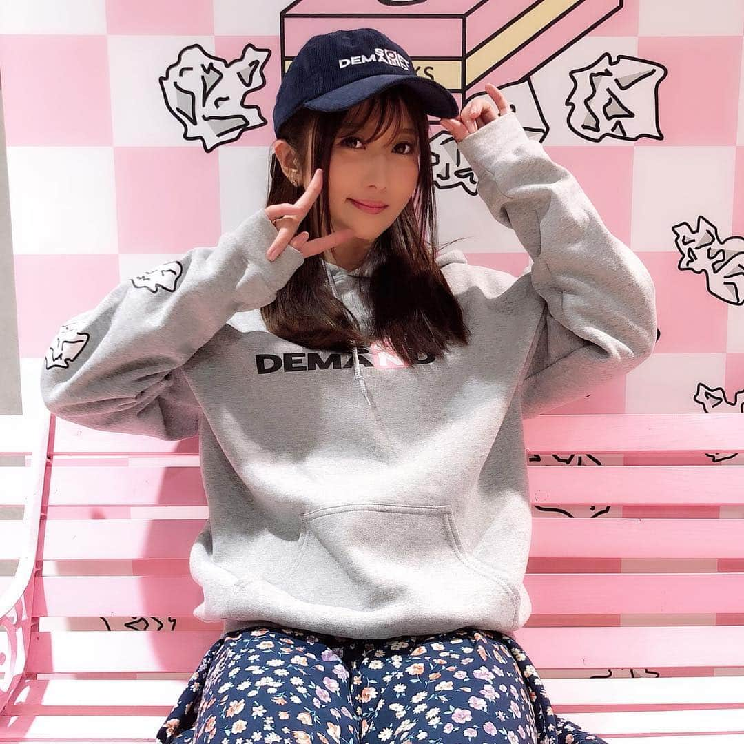 大槻ひびきさんのインスタグラム写真 - (大槻ひびきInstagram)「S◯XSOCKS×SOD コラボショップイベント⭐️ 会いに来てくれた皆さんありがとうございました☺️ 女の子も沢山遊びに来てくれて嬉しかったよ💓 パーカーやロンT愛用中😘 デザイン可愛くて生地もしっかりしてるの！ #渋谷109メンズ #渋谷 #soxsocks #sod #softondemand  #大槻ひびき」2月16日 10時02分 - yanhibi0221