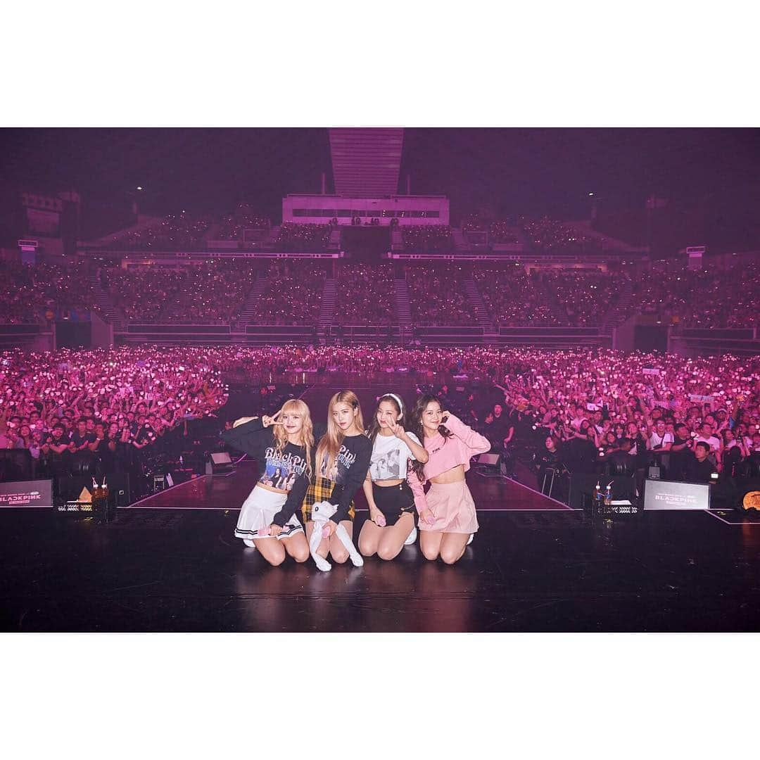 BLACKPINKさんのインスタグラム写真 - (BLACKPINKInstagram)「#BLACKPINK #블랙핑크 #BLACKPINK2019WORLDTOURwithKIA #INYOURAREA #SINGAPORE #YG」2月16日 11時00分 - blackpinkofficial