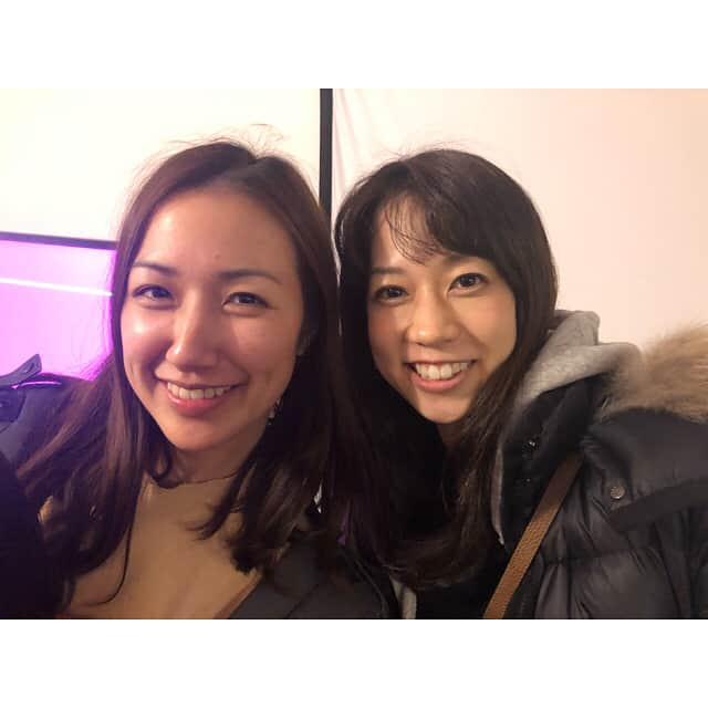 山田真以さんのインスタグラム写真 - (山田真以Instagram)「昨日は… 神谷美伽ちゃんのお家に行ったら サプライズ😭😭✨💗 会いたかったみんなが集まってくれてみんなに会えたーーーっ！！ 有難い😭😭✨✨すっごくすっごく嬉しかった✨ 結婚のお祝いとポーランド出発のこんなに可愛いfarewell party🎂💗 驚きすぎてちゃんと喜べたのか不安になるくらいビックリして嬉しくて心の中は大洪水でした✨ 本当にありがとう💗💗💗 . みかちゃんの旦那さんが、 “昨日の夜、まいが来るって頑張って飾り付けしてたよ”ってボソッと言ったのを聞いて 2人も子どもがいて大変なのにこんなに頑張ってくれて😭✨ 飾り付けが、ラジオを意識したヘッドフォンとか、このみちゃんのCDとか夫と私の名前入りのクッキーとか、ポーランドに行くイメージの地球のアイシングクッキーとか。。。 もう愛情溢れすぎてて泣けました😭😭 本当にありがとう。。。 . . 上京した頃は友達も少なかったのに、2012年に上京して早8年。 こんなに素敵な友人たちに出会えました。 わたしの宝物🕊✨ . . #みんな本当に本当にありがとう #気がついたらほぼママ #子どもが6人揃うと賑やか🤣 #出会った頃はみんな独身だったのに #美しく可愛いママ #お祝い#パーティー#ピンク#仲間#友人#女子会#ママ#感謝#farewell#farewell#wedding#party#girls#pink#goodtimes#instagood#friends#thx」2月16日 11時27分 - maaai.yamada