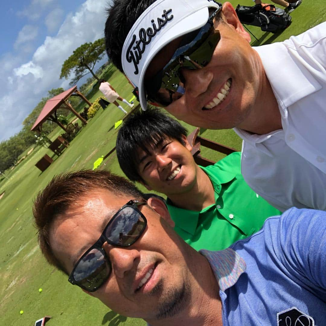 星野英正のインスタグラム：「毎日ホアカレイで会う⛳️ キョンテとジュンウォン🏌️‍♂️ そしてたまに来るヤンさん😜  最高の場所でとても良い練習が出来てます‼️👍 🏌️‍♂️🏌️‍♂️🏌️‍♂️🏌️‍♂️🏌️‍♂️🏌️‍♂️🏌️‍♂️🏌️‍♂️🏌️‍♂️ #ホアカレイカントリークラブ#プロゴルファー#金  庚泰#朴ジュンウォン#北川祐生#練習#韓国#韓国プロゴルファー#晴天#」